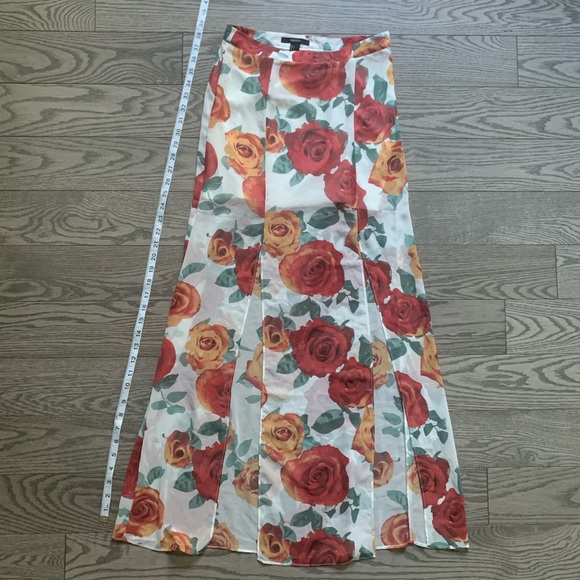 Beautiful Forever 21 Floral Skirt🌺 - Picture 2 of 5